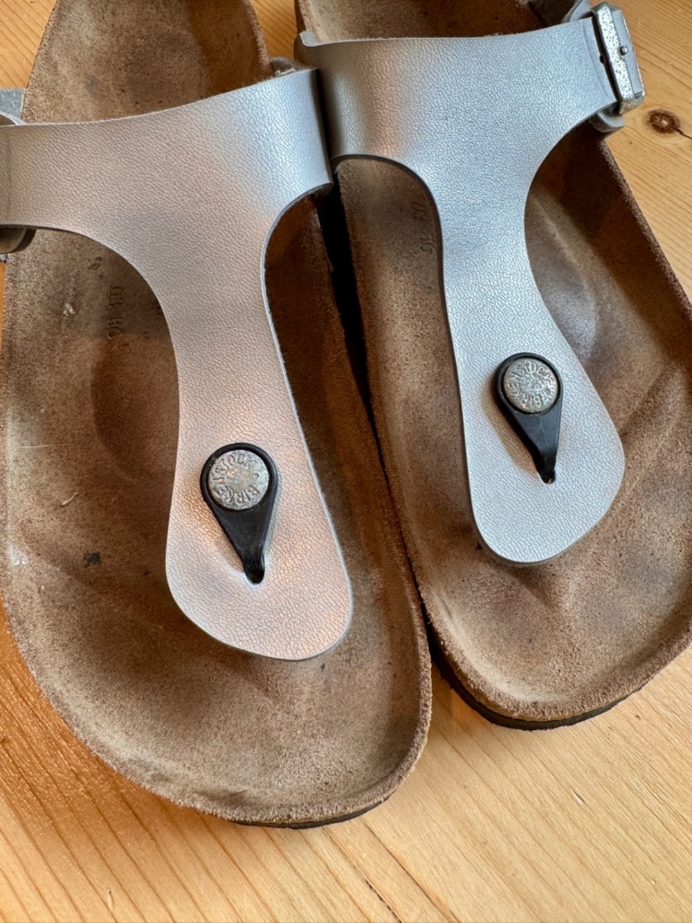 Birkenstock Gizeh Sandals Silver Single Strap Cork Footbed Women 10 EU 41 Narrow - Picture 9 of 13